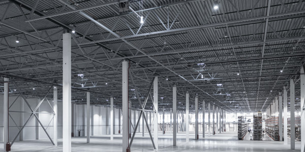 Reformas Integrales de Naves Industriales Bot · Instalación de Iluminación Eficiente
