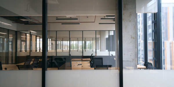 Reformas Integrales de Oficinas y Despachos en Terres de l'Ebre · Diseño e Instalación de Paneles Divisorios