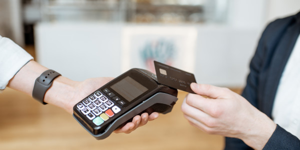Reformas Integrales de Tiendas y Locales  Comerciales Deltebre · Instalación Electricidad, Redes y Telecomunicaciones